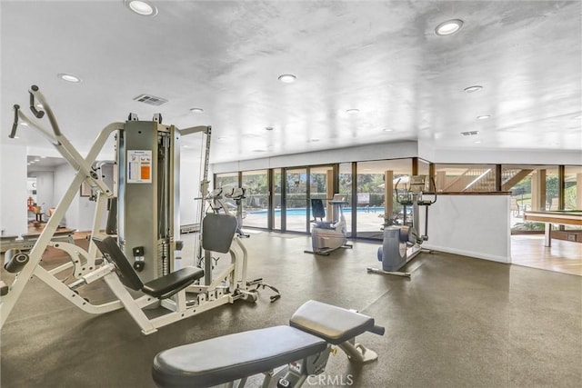 workout area featuring visible vents, recessed lighting, and baseboards