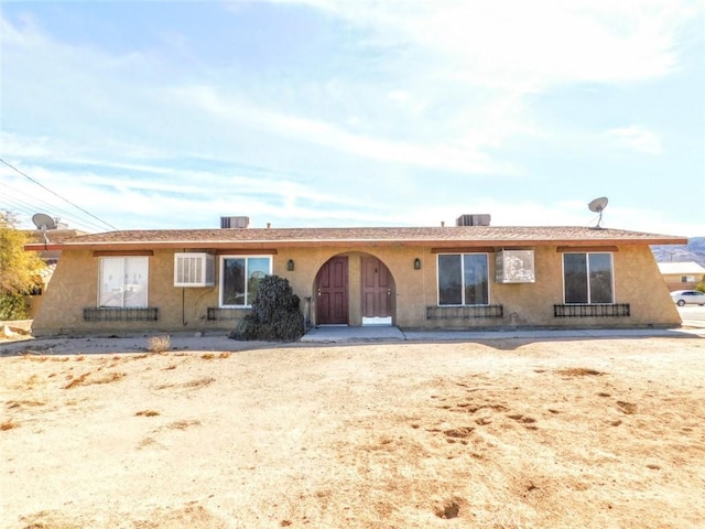 view of front facade with stucco siding