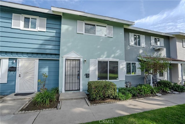 multi unit property featuring stucco siding