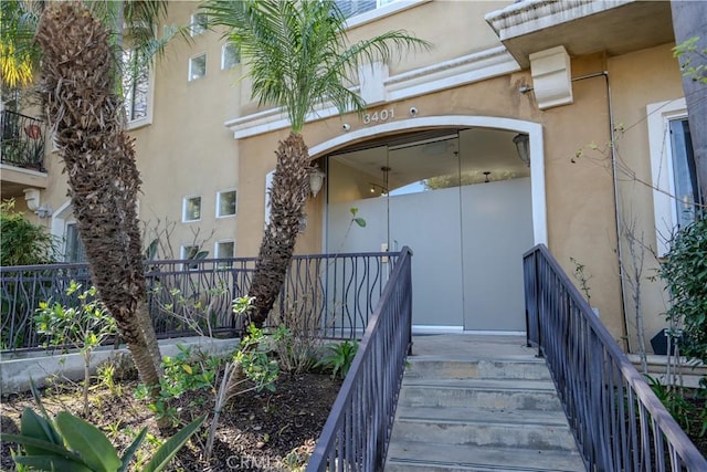 property entrance featuring stucco siding