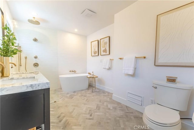 full bath with visible vents, toilet, vanity, and a freestanding tub