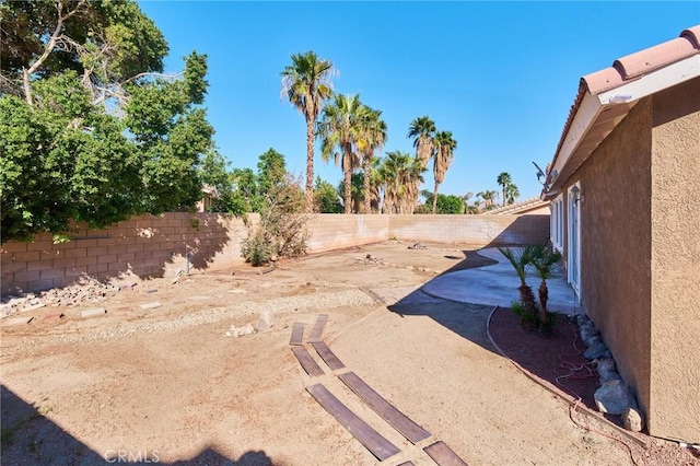 view of yard featuring a fenced backyard