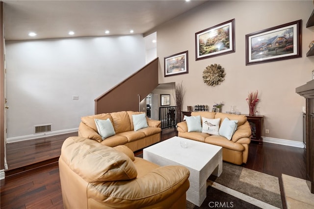 living room featuring baseboards, visible vents, dark wood-style flooring, and recessed lighting