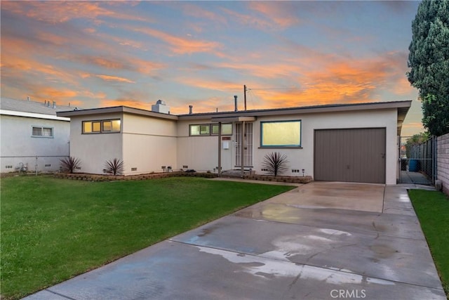 view of front of property featuring fence, a front yard, a garage, crawl space, and driveway