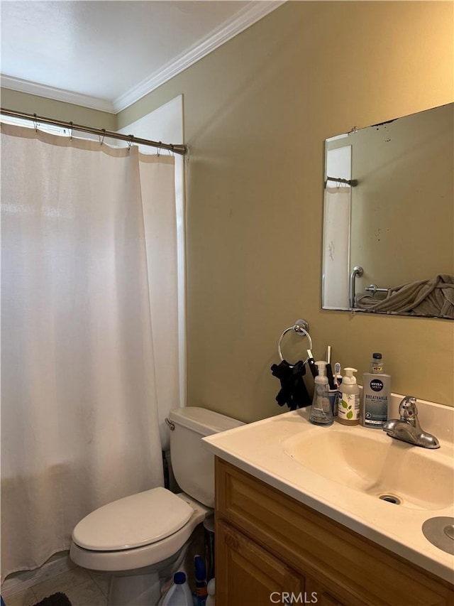 full bath with a shower with curtain, crown molding, vanity, and toilet