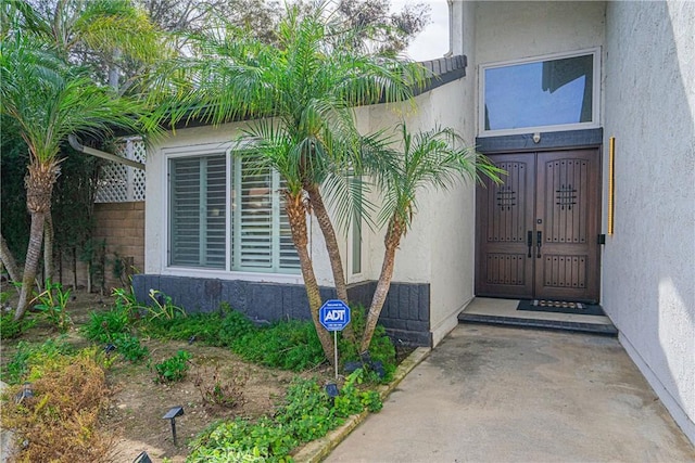 property entrance with stucco siding