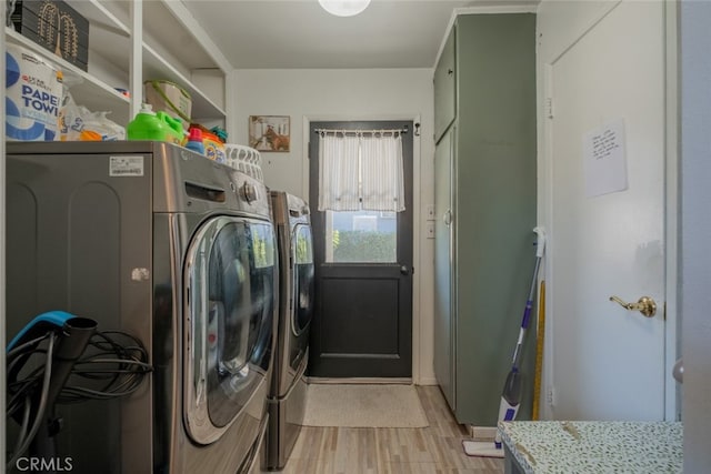 laundry room with laundry area, light wood-type flooring, and independent washer and dryer