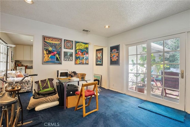 dining space featuring a textured ceiling, carpet, visible vents, and recessed lighting