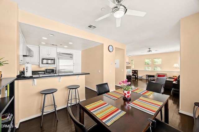 dining room featuring dark wood-style floors, recessed lighting, visible vents, and ceiling fan