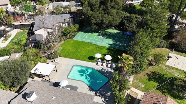 6164 Fenwood Ave, Woodland Hills, CA 91367 - drone / aerial view of a pool area