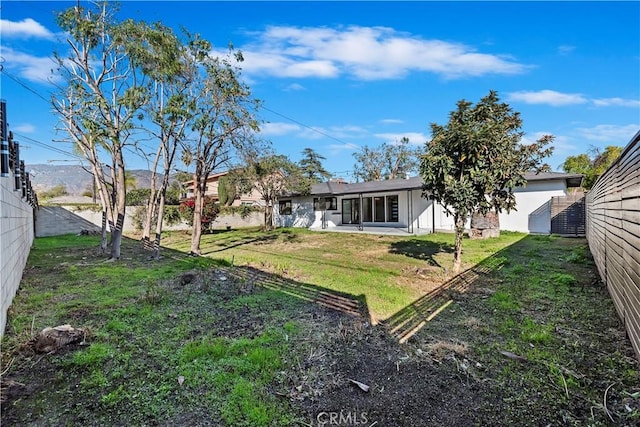 view of yard featuring a fenced backyard