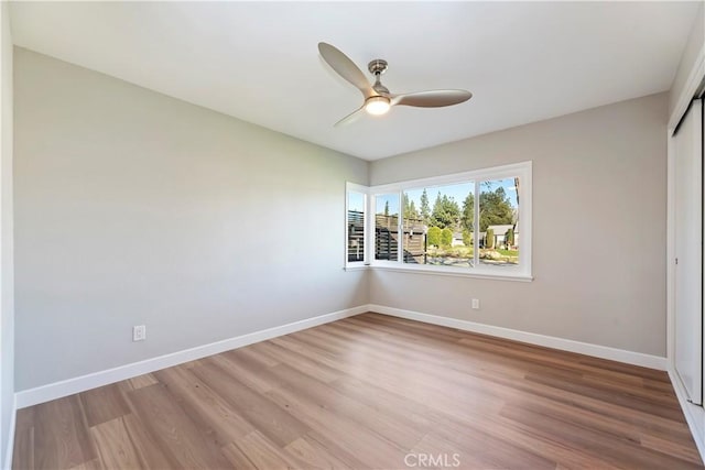 unfurnished room featuring light wood-style floors, ceiling fan, and baseboards