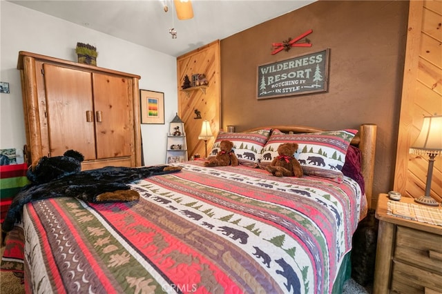 bedroom featuring a ceiling fan