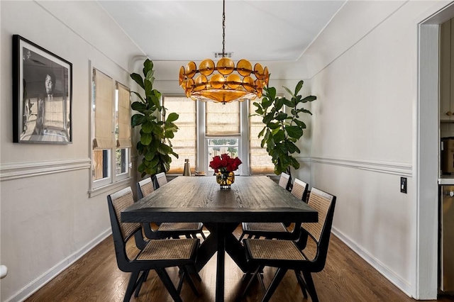 dining area featuring a chandelier, dark wood-style flooring, visible vents, and baseboards