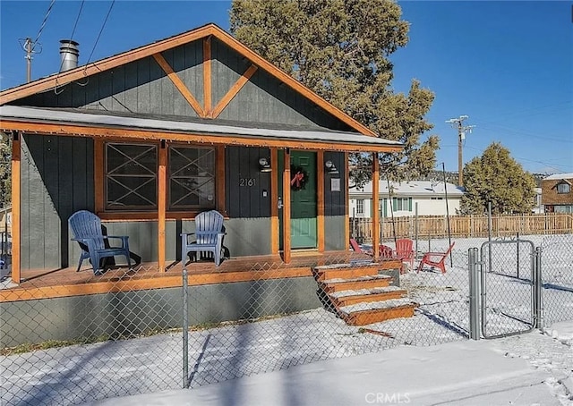 view of front facade featuring fence and a gate