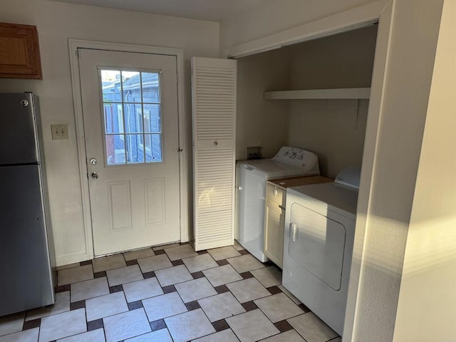 washroom with laundry area and washing machine and dryer