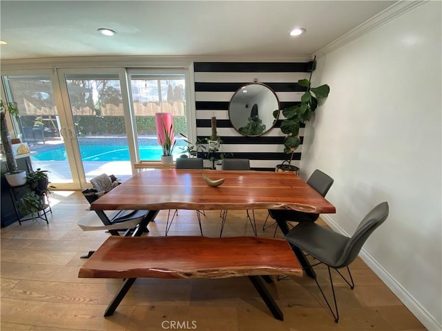 dining space featuring ornamental molding, recessed lighting, light wood-style flooring, and baseboards