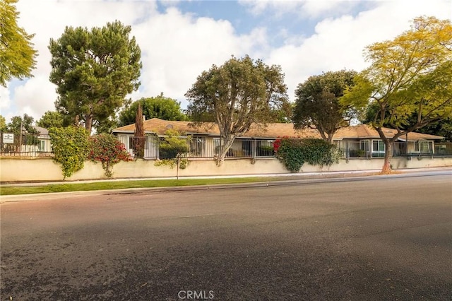 single story home featuring a fenced front yard