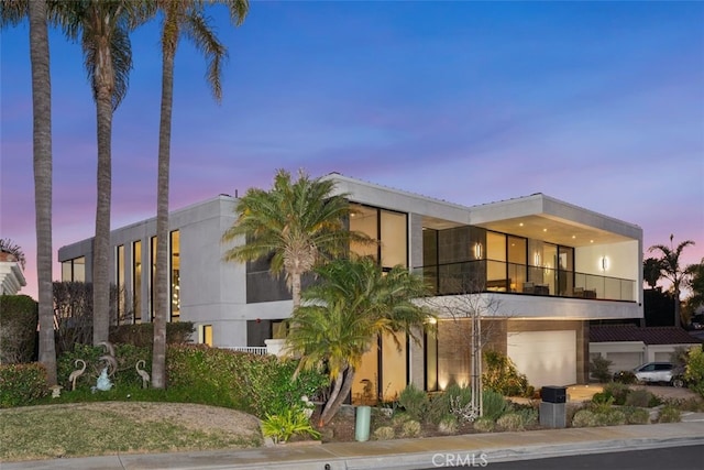 view of front of home featuring a balcony