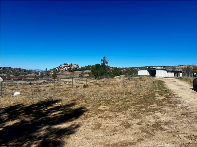 view of yard with fence and a mountain view