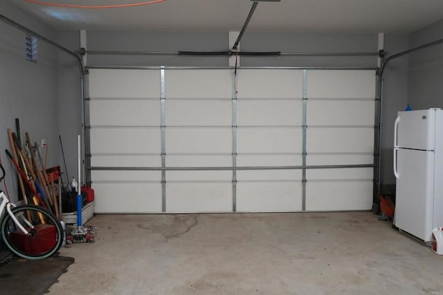 garage featuring freestanding refrigerator