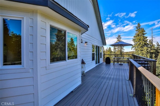 28622 Shenandoah Dr, Lake Arrowhead, CA 92352 - view of wooden deck