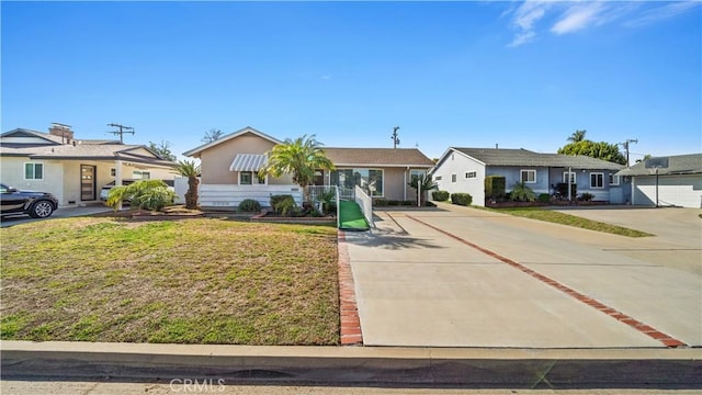 single story home featuring a front lawn