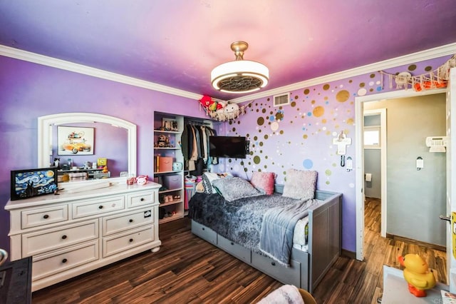 bedroom with baseboards, dark wood-type flooring, visible vents, and crown molding