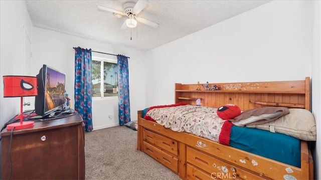 bedroom featuring light colored carpet, ceiling fan, and a textured ceiling