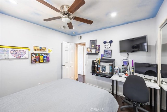 bedroom featuring visible vents and a ceiling fan