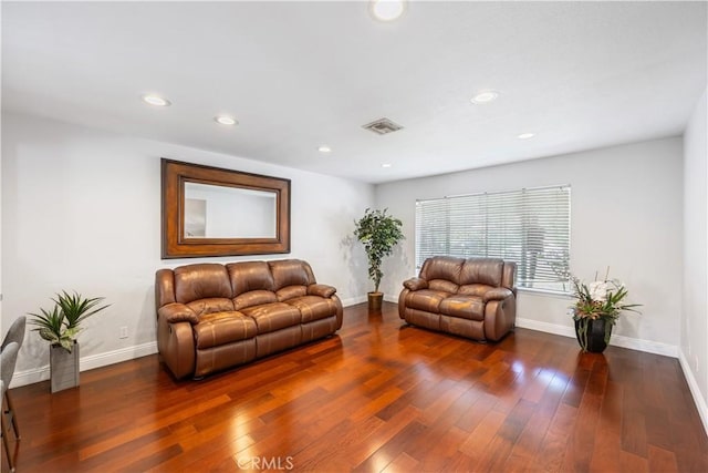 living room with recessed lighting, visible vents, baseboards, and hardwood / wood-style flooring