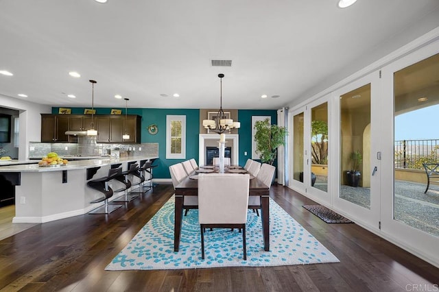 dining space featuring baseboards, visible vents, dark wood-type flooring, and recessed lighting