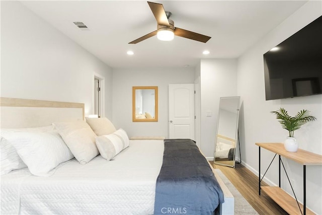 bedroom featuring baseboards, visible vents, ceiling fan, wood finished floors, and recessed lighting