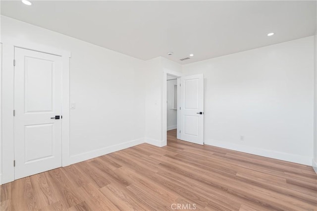 unfurnished bedroom with visible vents, recessed lighting, light wood-style flooring, and baseboards