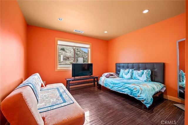 bedroom featuring recessed lighting, visible vents, baseboards, and wood finished floors