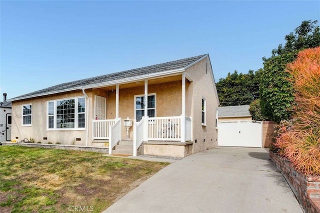 view of front facade featuring covered porch, crawl space, a gate, stucco siding, and a front yard