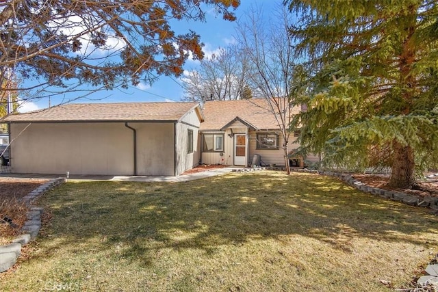 view of front of home featuring a front yard