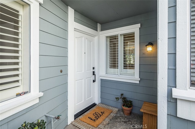 entrance to property featuring a porch