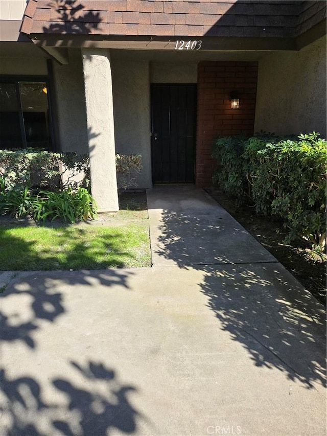 property entrance with stucco siding