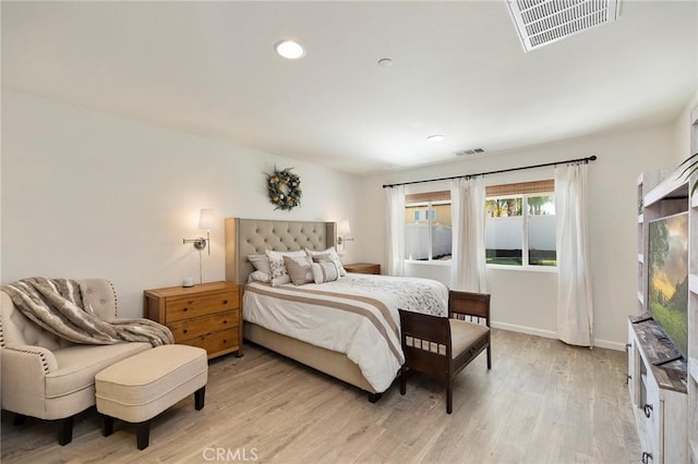 bedroom with light wood-style floors, recessed lighting, visible vents, and baseboards