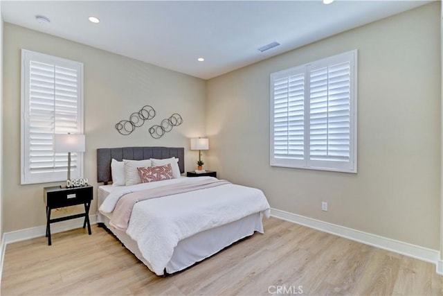 bedroom featuring recessed lighting, visible vents, baseboards, and wood finished floors