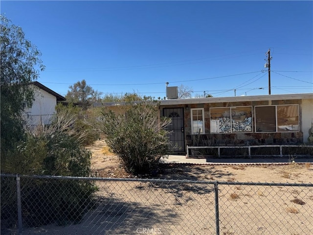 view of front of house with a fenced front yard