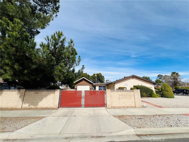 view of front of home featuring a fenced front yard and a gate