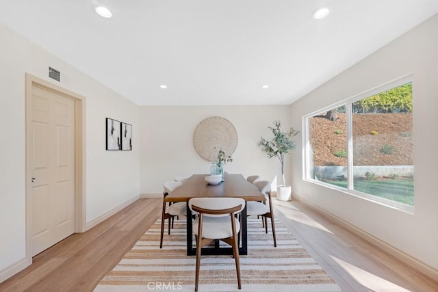 dining space featuring baseboards, light wood finished floors, visible vents, and recessed lighting