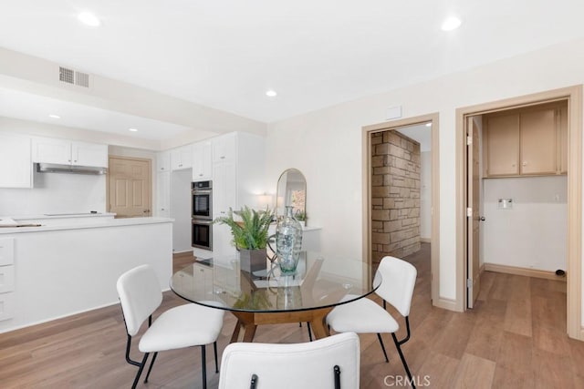 dining room with arched walkways, recessed lighting, visible vents, baseboards, and light wood-style floors