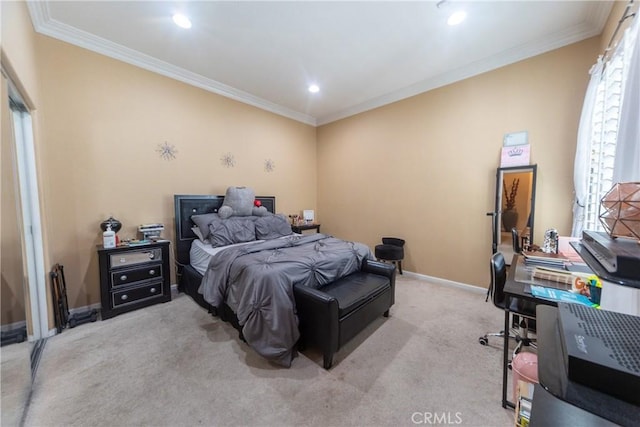 bedroom featuring carpet floors, recessed lighting, crown molding, and baseboards