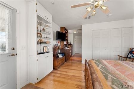 bedroom featuring ceiling fan, a closet, visible vents, and light wood-style floors