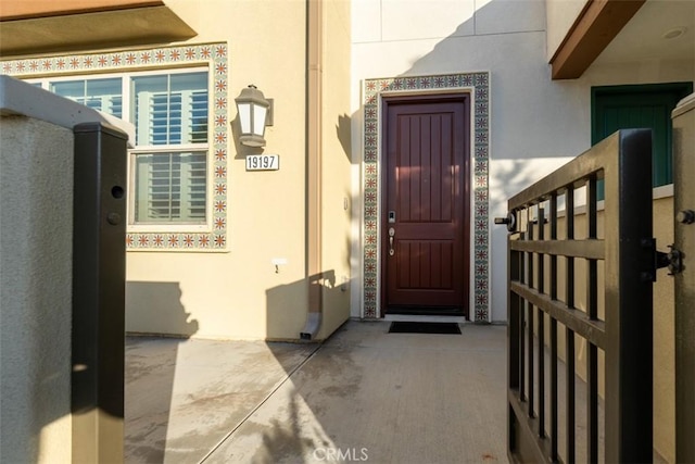 property entrance featuring stucco siding