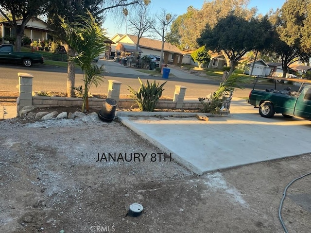 view of yard with a residential view