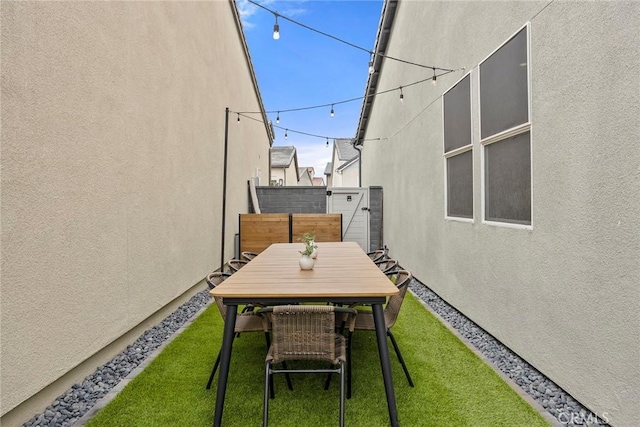 view of yard featuring outdoor dining space